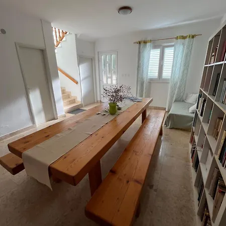 Ivan 아파트 트로기르