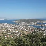 Ivan דירה *